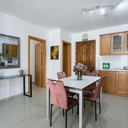 Stylish 2bdr In Apartament *