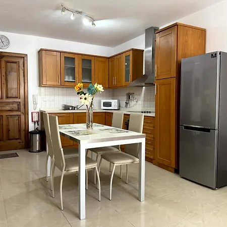 Stylish 2bdr In Appartement *